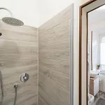 Guesthost - San Giacomo District Modern Appartamento