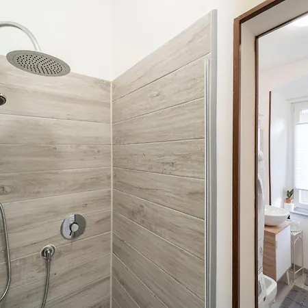 Guesthost - San Giacomo District Modern Appartamento