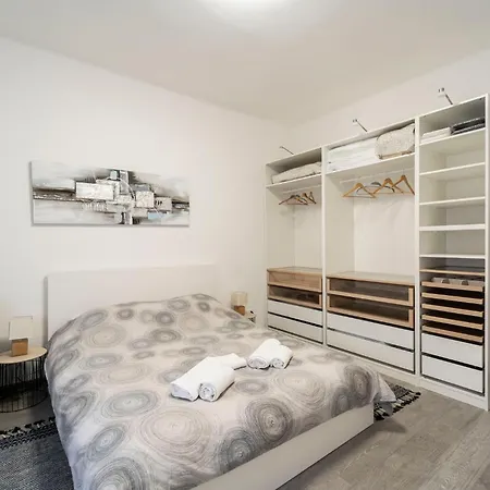 Guesthost - San Giacomo District Modern *